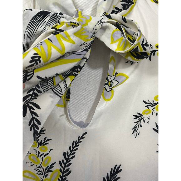 DVF white/black/green silk top, feminine, elegant, Parisian chic, artistic - Picture 4 of 6